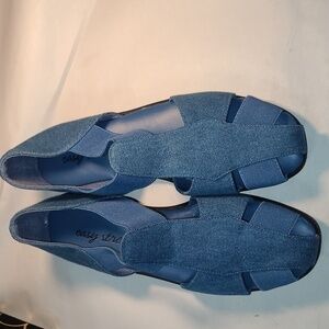 Women's Easy Street Slipons NWOT